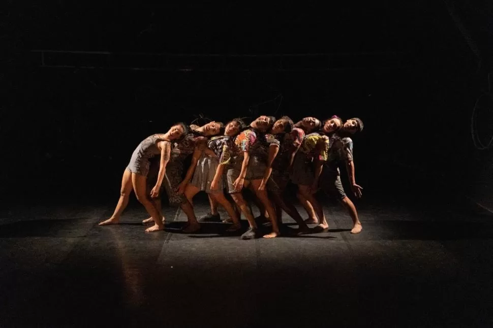 FUSIÓN. “Liebres” reúne el circo contemporáneo, la danza y el teatro. 