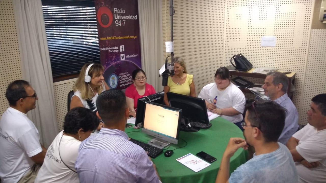  Programa radial Proposiciones. Este equipo es uno de los invitados al ciclo. 