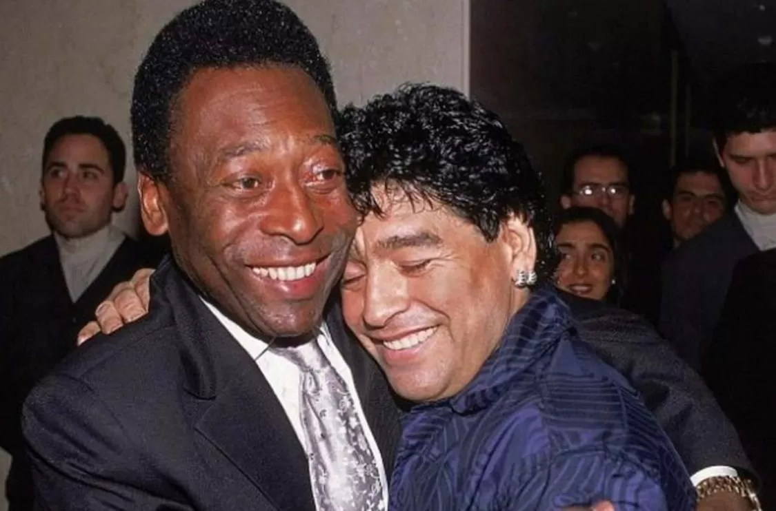 RECUERDO. Diego Maradona y Pelé. Foto tomada de Twitter.