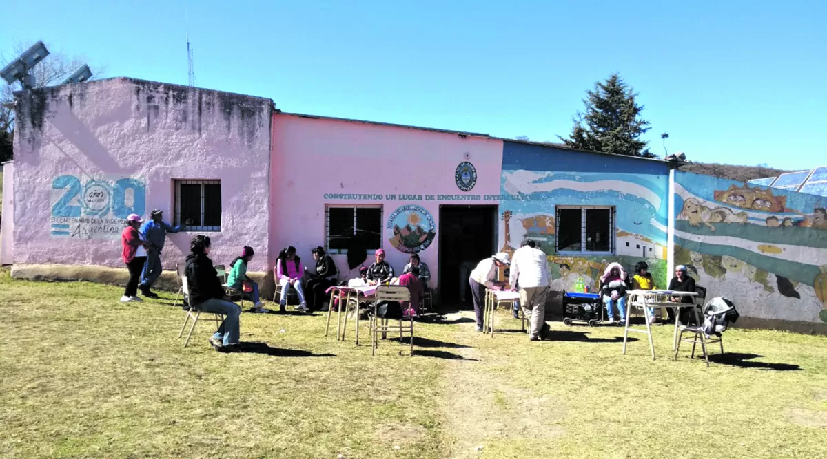 ENCUENTRO EN COMUNIDAD. Padres y alumnos participan de una convivencia en la escuela de Anfama.
