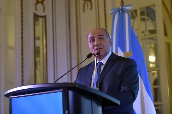 Sin presupuesto 2022, Manzur afina la lapicera para manejar los recursos