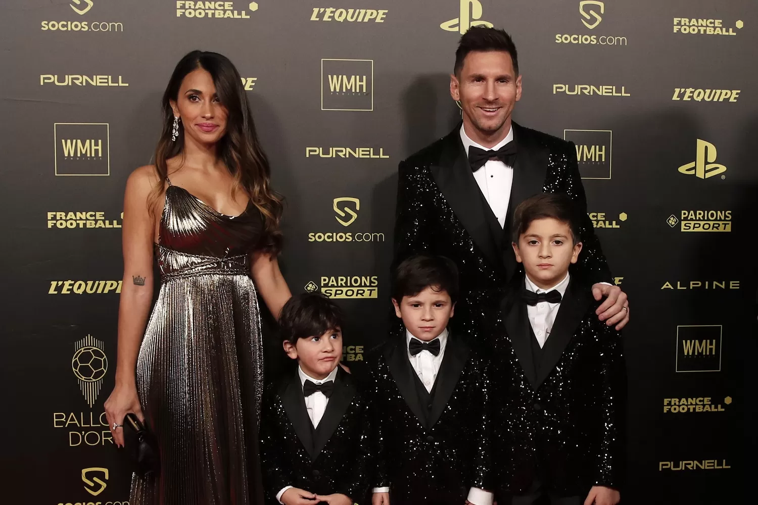 EN FAMILIA. Messi fue acompañado por su esposa, Antonella, y sus tres hijos. REUTERS