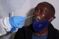 Ómicron podría elevar a 10.000 los nuevos casos diarios de coronavirus en Sudáfrica