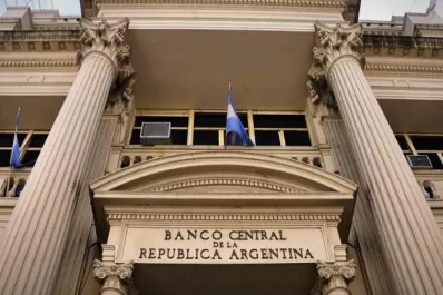 El Banco Central negó un corralito encubierto para los depósitos en dólares
