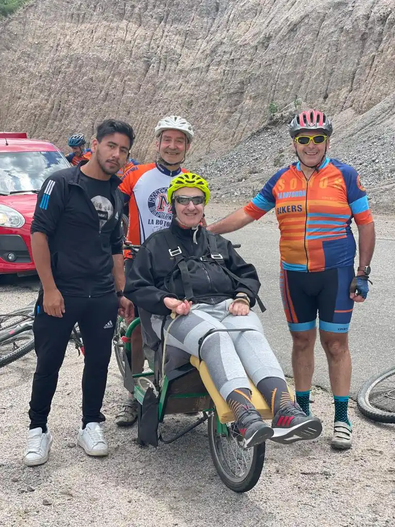 Tuvo un accidente en el Trasmontaña, quedó cuadripléjico y sus amigos le dieron una enorme sorpresa