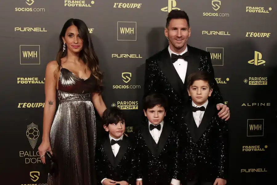 EN FAMILIA. Messi fue acompañado por su esposa, Antonella, y sus tres hijos. REUTERS
