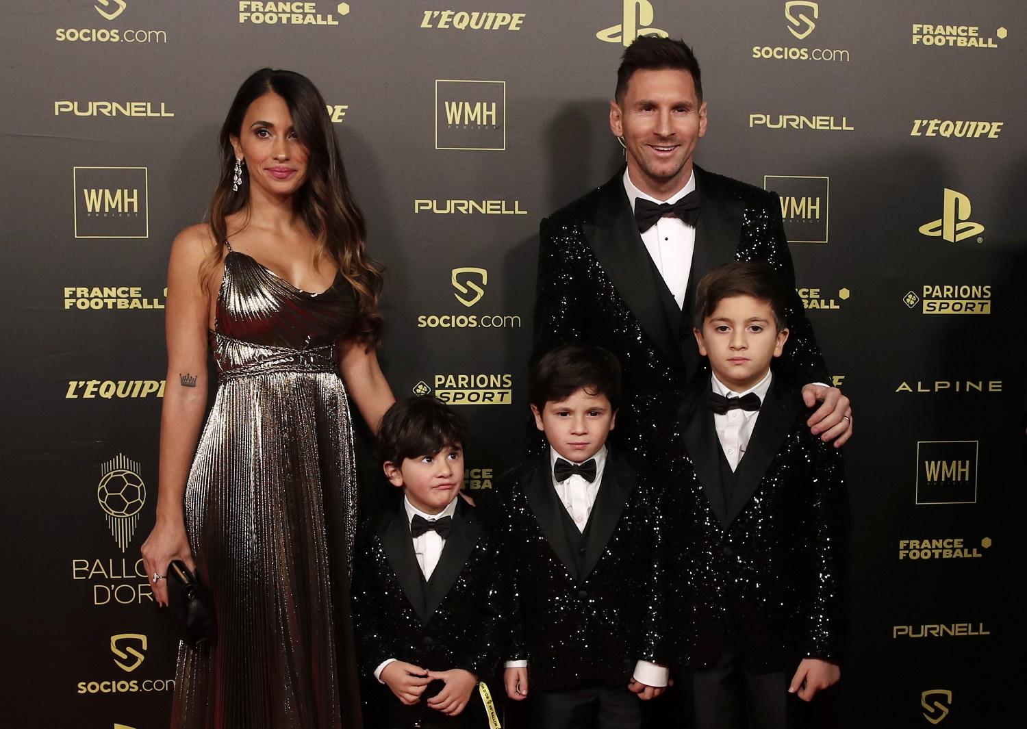 EN FAMILIA. Messi fue acompañado por su esposa, Antonella, y sus tres hijos. REUTERS