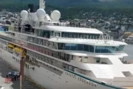 Un crucero con 173 personas fue aislado en Ushuaia por nueve casos de coronavirus a bordo