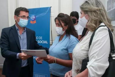 Tucumán: ocho familias recibieron ayuda estatal para que mejoren sus viviendas