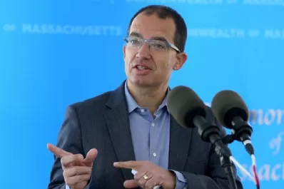 En Moderna creen que las vacunas tendrán problemas de eficacia con ómicron