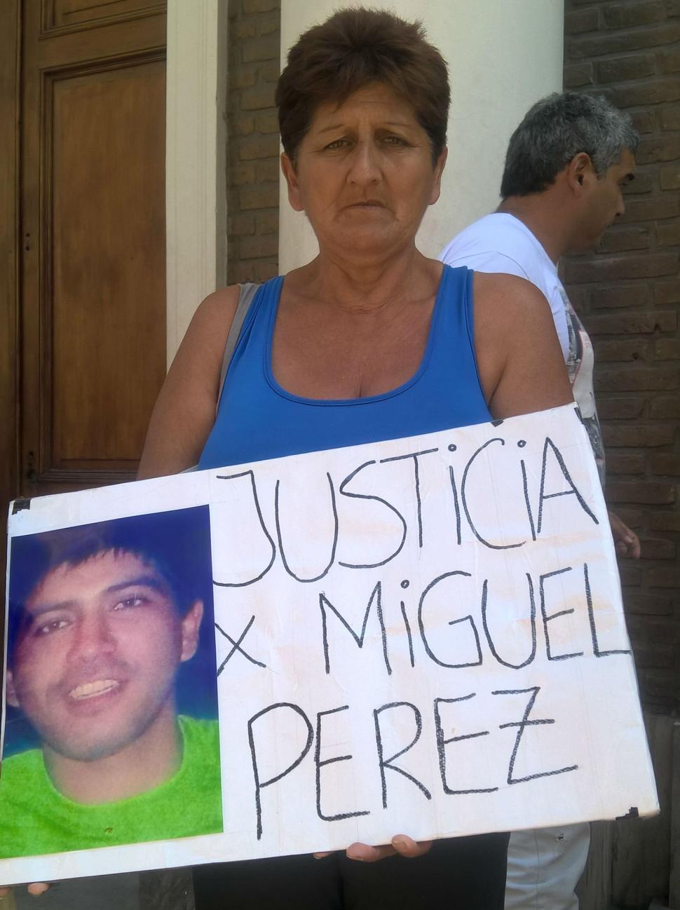 LA MADRE. Ana Reales pide justicia por Miguel Reyes Pérez.  