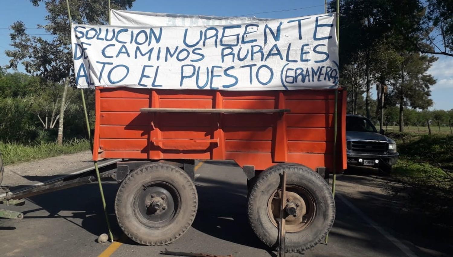 ATRAPADOS. Los manifestantes piden al municipio un camino alternativo.