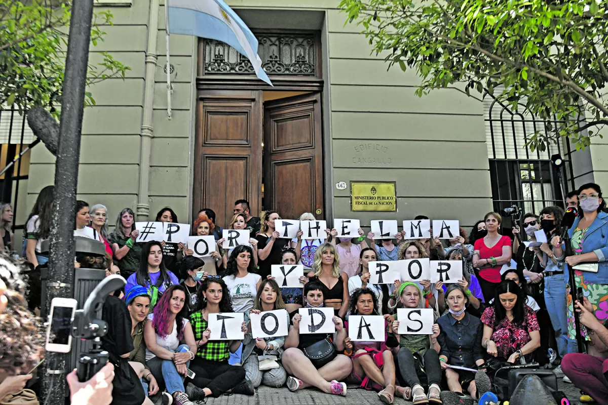 APOYO. El colectivo de actrices argentinas se presentó en la sede de la UFEM antes de que Fardin declarara.