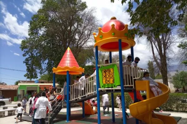 Colalao del Valle estrenó plaza de juegos  renovada