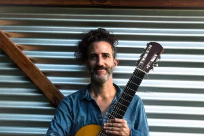 En la guitarra suenan los paisajes y los derechos humanos