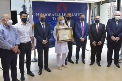 Antes de irse al Congreso, Chahla recibió un reconocimiento de la Legislatura por su rol en Salud