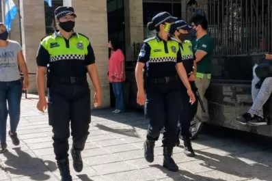 Las fuerzas de seguridad salen a concientizar a los tucumanos sobre el uso del pase sanitario