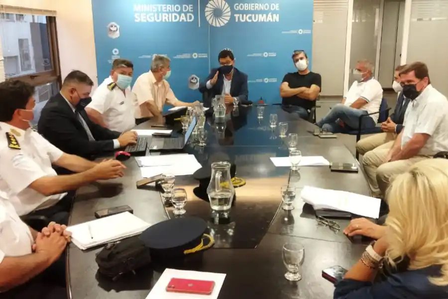 EN REUNIÓN. Agüero Gamboa encabezó el encuentro con autoridades de Seguridad y de la Policía. Foto: Prensa Min. de Seg.