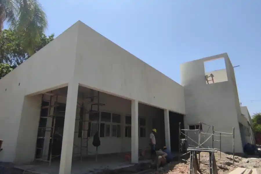 Obra es la escuela García Hamilton. 