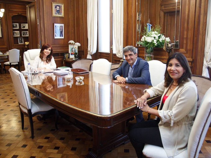 AMENO. De esta manera calificó Sandra Mendoza al encuentro que mantuvo ayer, junto a Pablo Yedlin, con Cristina Fernández de Kirchner. twitter @pyedlin