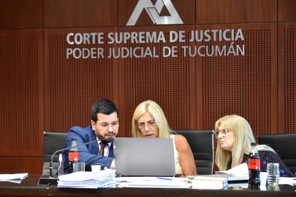 EL TRIBUNAL. Los jueces Raúl Cardozo, Fernanda Bähler y Wendy Kassar durante la audiencia de este miércoles. 
