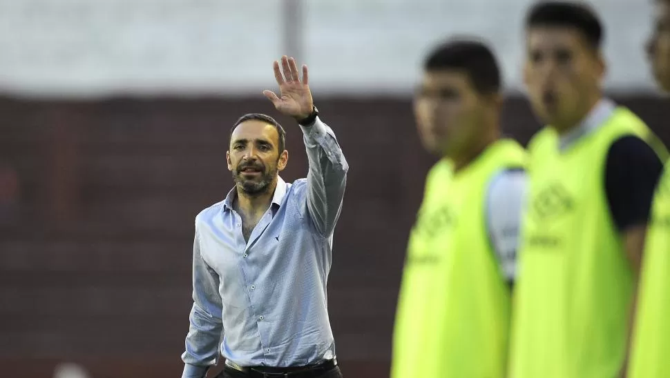 TRABAJO DURO. Azconzábal deberá mejorar el promedio de un equipo que tuvo una mala temporada.