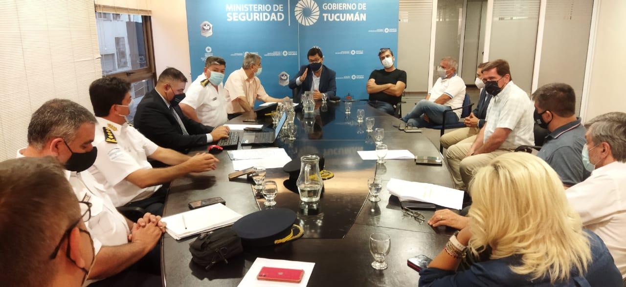 EN REUNIÓN. Agüero Gamboa encabezó el encuentro con autoridades de Seguridad y de la Policía. Foto: Prensa Min. de Seg.