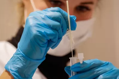 Coronavirus: Ómicron multiplica por 2,4 el riesgo de reinfección, según un estudio en Sudáfrica