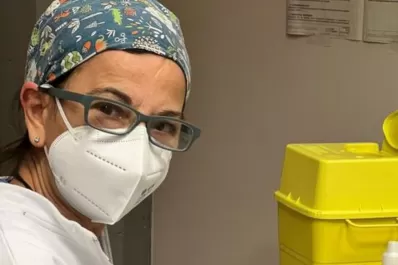 Un italiano intentó conseguir el pase sanitario con un brazo falso de silicona