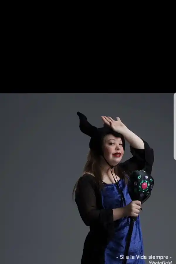  PAULITA HALL BARTHABURU. Pinta, baila, canta y hace teatro. Tiene 21 años y es muy coqueta. Su objetivo en la vida es llegar a ser una gran actriz. Es egresada del secundario del colegio multilingüe Milenio. Su hobby es tener muchos amigos y hacer cursos de capacitación 