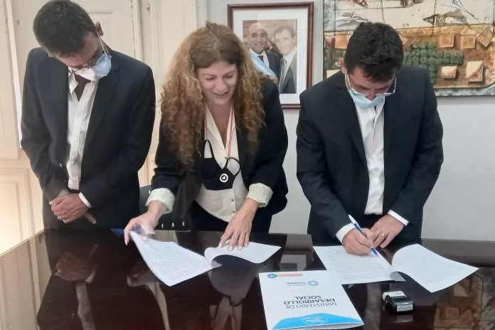 Firma de convenio entre Sedronar y la Provincia. Foto prensa Gobierno