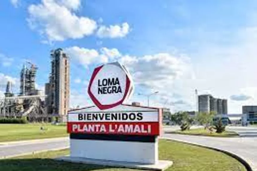 El Presidente inaugura una línea de producción de la planta de Loma Negra en Olavarría
