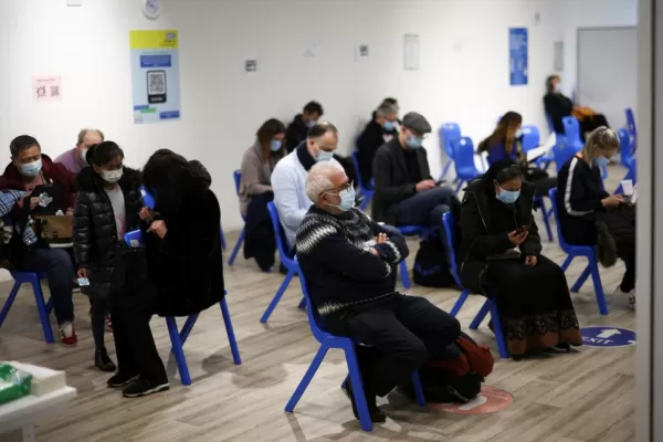 La OMS pide que no se entre en pánico por ómicron