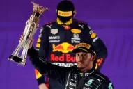 Hamilton y Verstappen se sacaron chispas en Arabia Saudita y llegan empatados a la última carrera