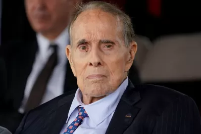 Murió Bob Dole, ex contendiente de Bill Clinton por la presidencia de EEUU