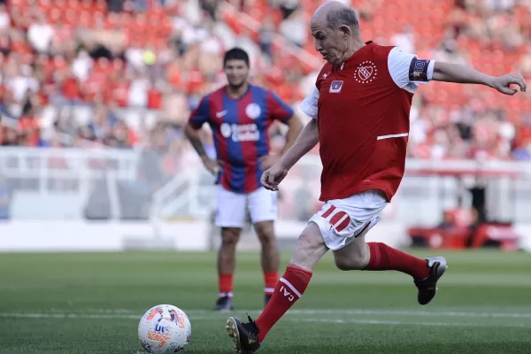 CONMEBOL Libertadores on X: 🏆🔝 Um só homem carrega 4️⃣ taças  #CONMEBOLLibertadores no currículo: é Ricardo Bochini, maior ídolo do @ Independiente 🇦🇷, e que completa 65 anos hoje. Parabéns a um multicampeão