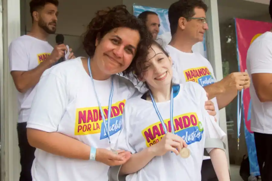 En El Cadillal, se realizó una nueva edición del Nadando por la Inclusión