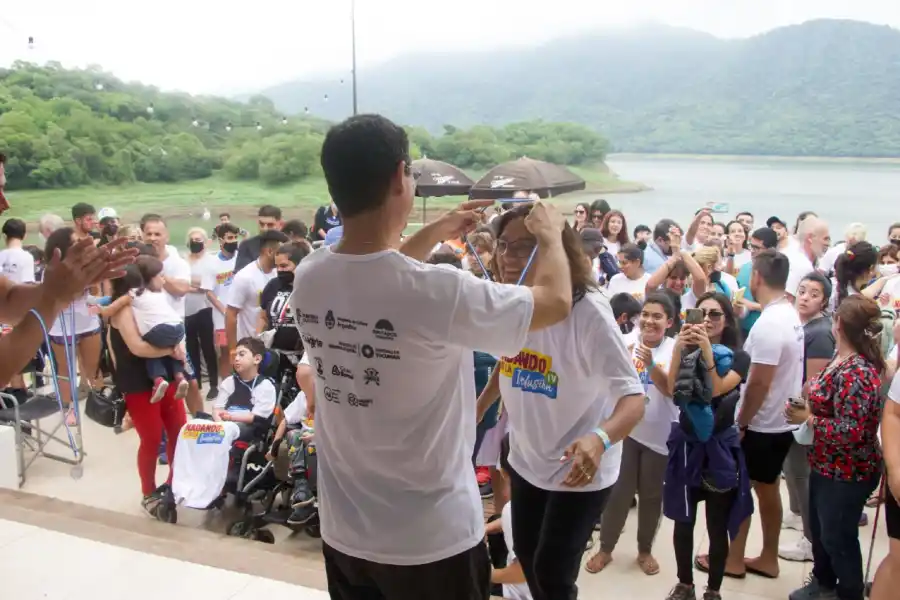 En El Cadillal, se realizó una nueva edición del Nadando por la Inclusión