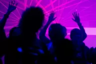 Francia anunció el cierre de discotecas ante el aumento de los casos de covid-19