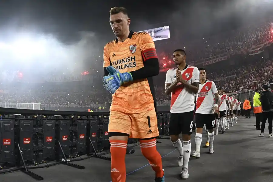 ARQUERO Y CAPITÁN. Franco Armani no pudo evitar ayer la derrota de su equipo. Foto de Twitter @RiverPlate