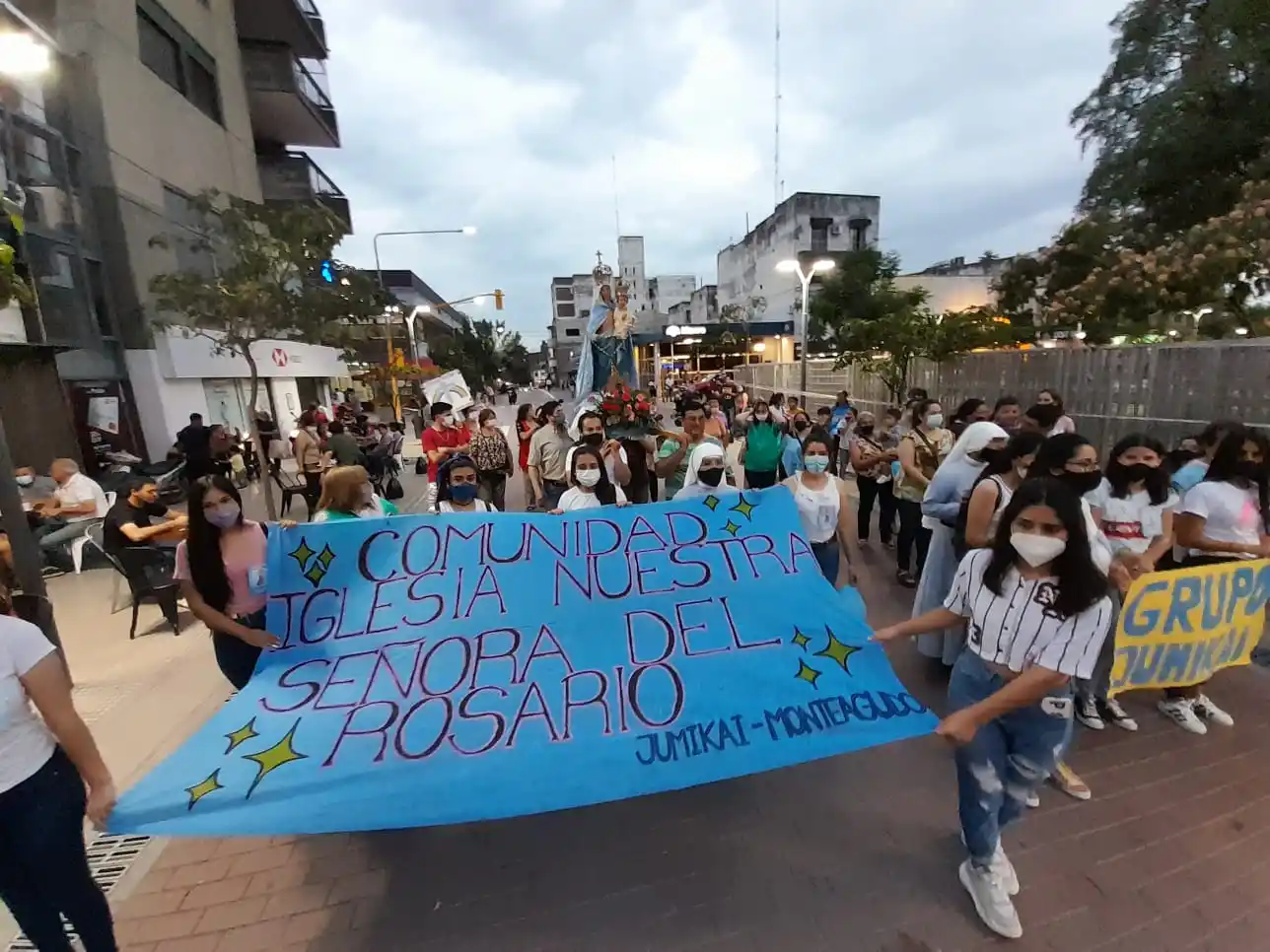 PEREGRINOS A la Inmaculada Virgen. 