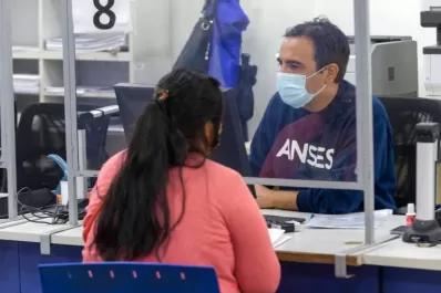 Jubilados, pensionados, AUH y AUE: quiénes cobran hoy