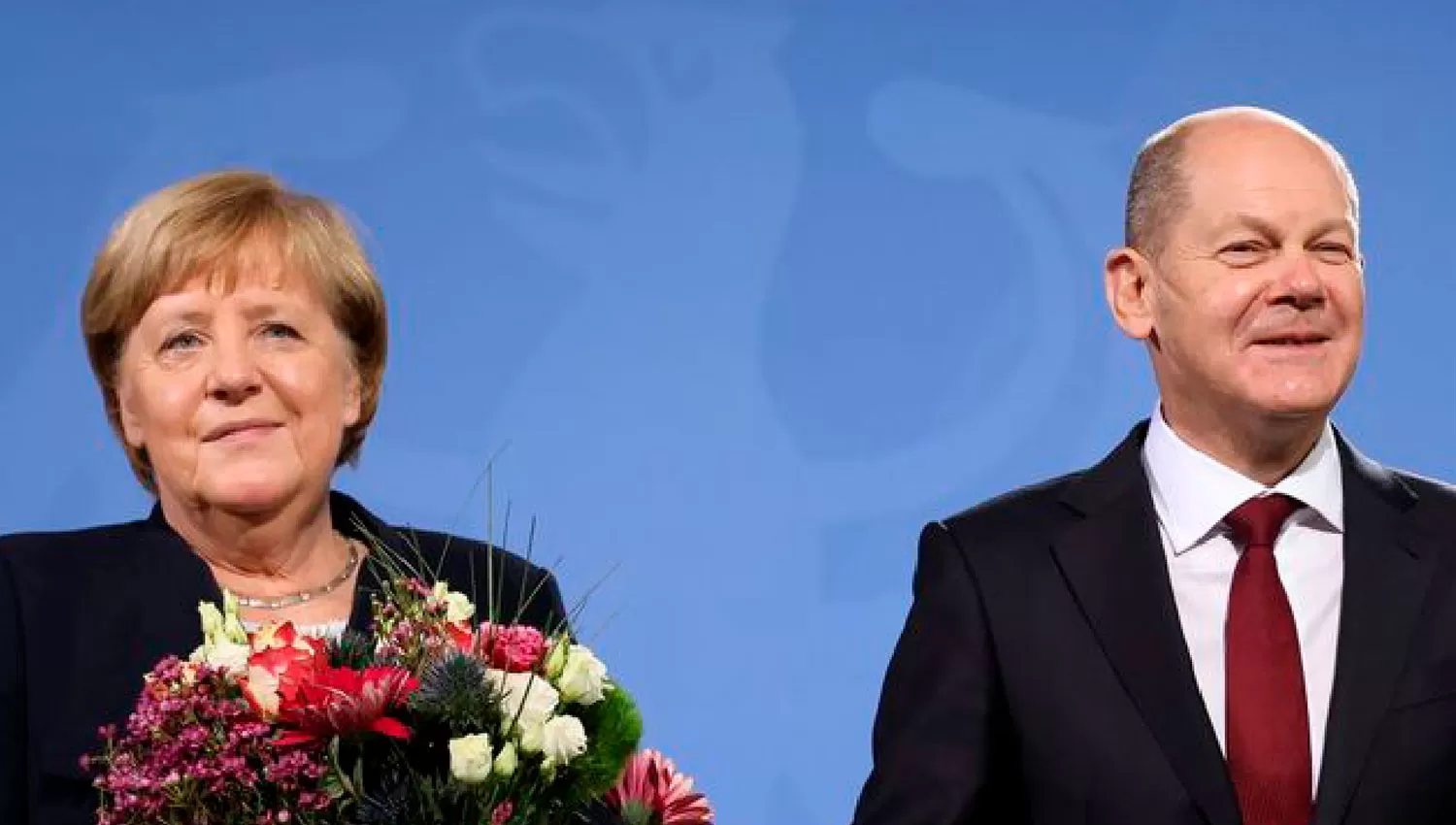 NUEVA ERA. Merkel dejó el cargo que ahora tomó Scholz, quien conducirá al país más poblado y rico de la Unión Europea.