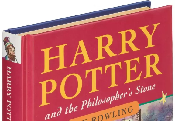 Primera edición de un libro de Harry Potter se vende por casi
