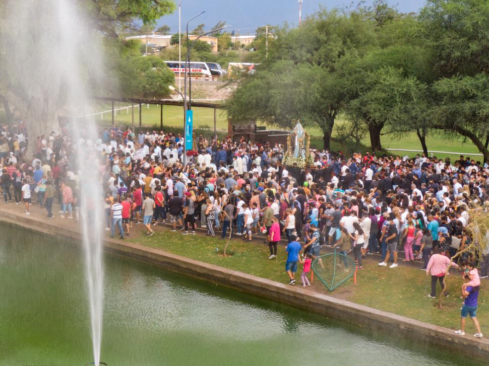 RECIBIMIENTO. Miles de fieles peregrinaron hacia Catamarca.