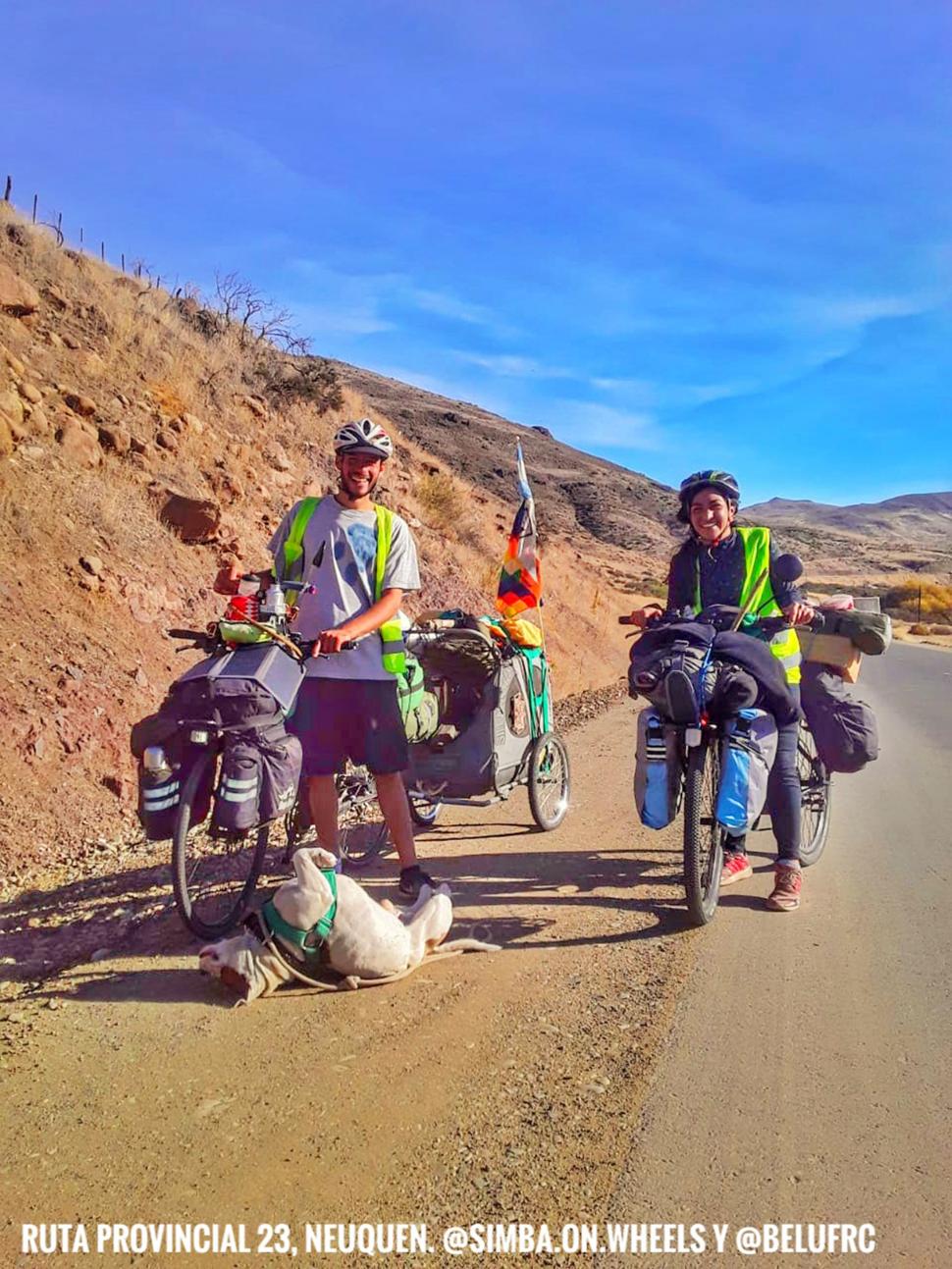 Junto a su perro recorren el país en bicicleta y se enamoraron de Tucumán