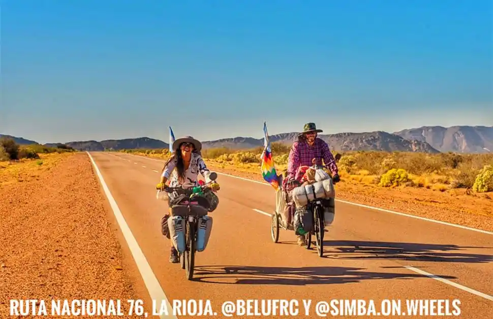 Junto a su perro recorren el país en bicicleta y se enamoraron de Tucumán