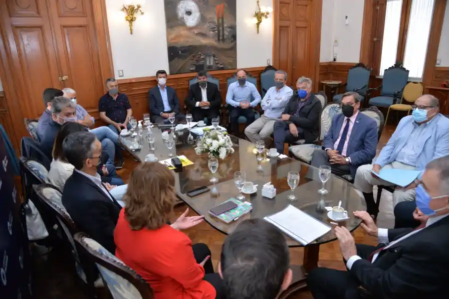 EN REUNIÓN. Jaldo encabeza el encuentro con funcionarios, en la Casa de Gobierno. foto: Prensa Gobernación