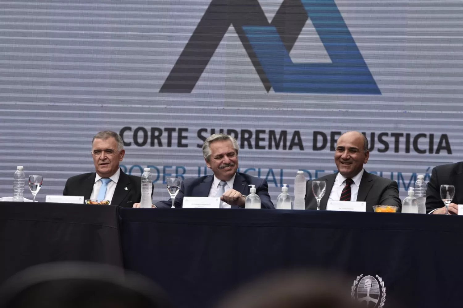 EN MONTEROS. Alberto Fernández brindó un discurso, acompañado por Manzur y por Jaldo. Foto LA GACETA / OSVALDO RIPOLL
