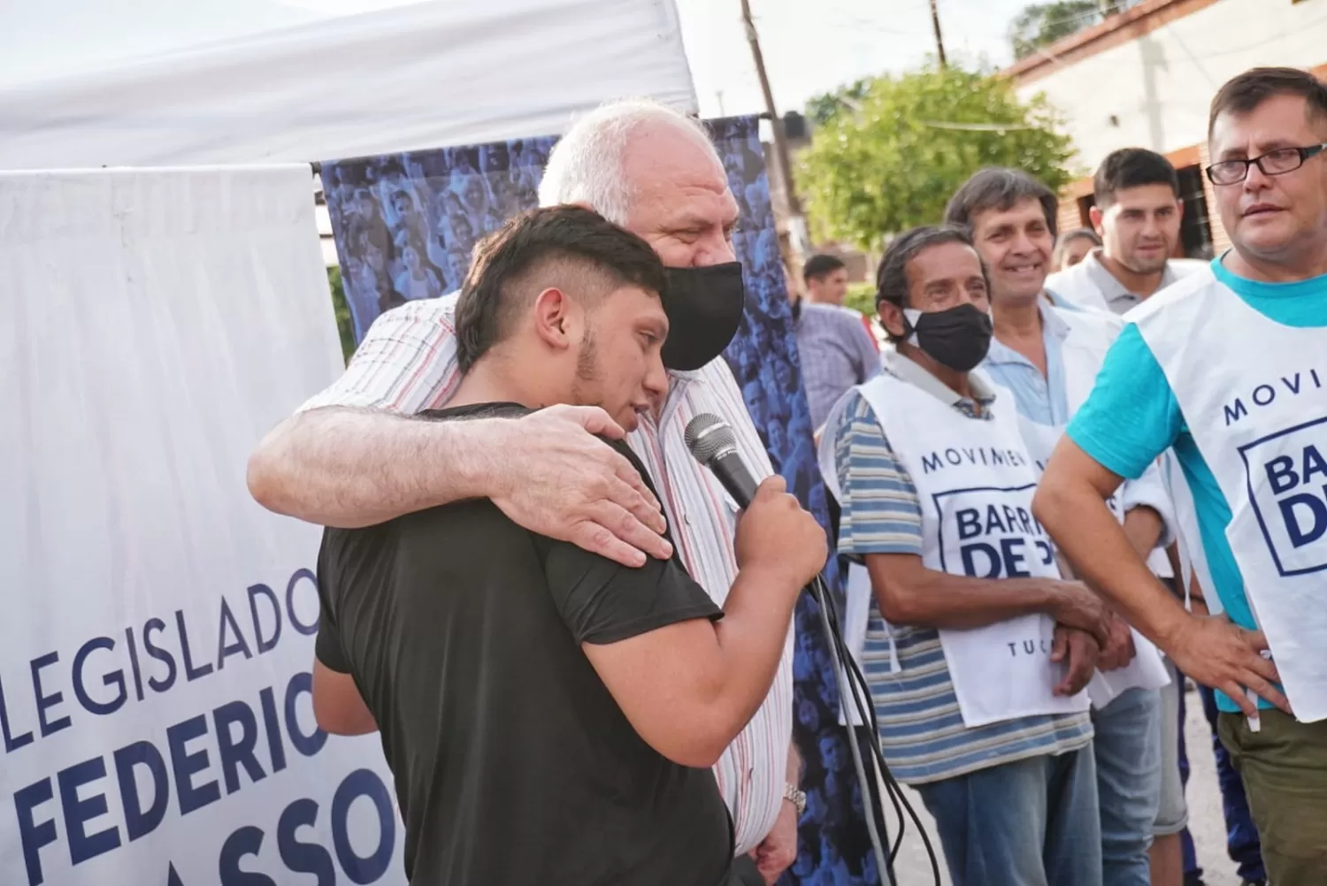 El legislador Masso, en el barrio Echeverría.